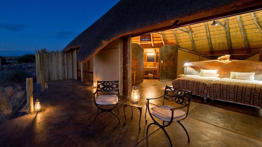 Schlafzimmer mit Ausblick, Doro Nawas Camp, Damaraland, Namibia Rundreise