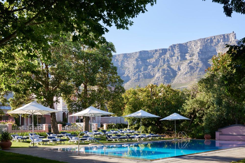großer Garten mit Pool, Belmond Mount Nelson Hotel, Südafrika Rundreise 