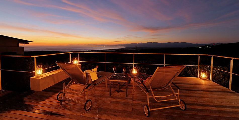 Individualreise Südafrika, Balkon bei Sonnenuntergang, Grootbos Forest Lodge, Gansbaai, Südafrika
