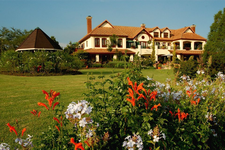 Individualreise Südafrika, Oliver's Restaurant & Lodge umgeben von Blumen, Hazyview, Südafrika