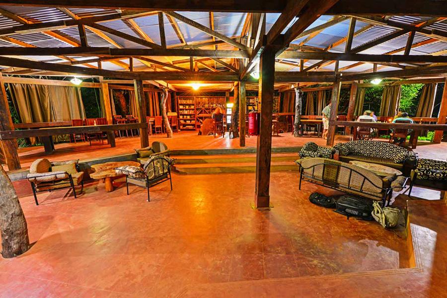 Individualreise Uganda, Aufenthaltsbereich, Amuka Safari Lodge, Nakasongola, Uganda