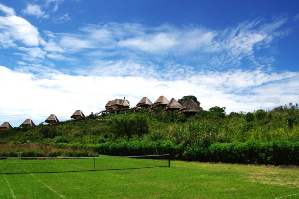Luxusreise Uganda, Tennisplatz, Kyaninga Lodge, Kibale Forest National Park, Uganda