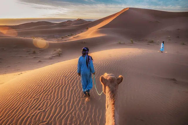 Privatreise Marokko, Nomaden mit ihrem Kamel, Sahara Wüste, Marokko Reise