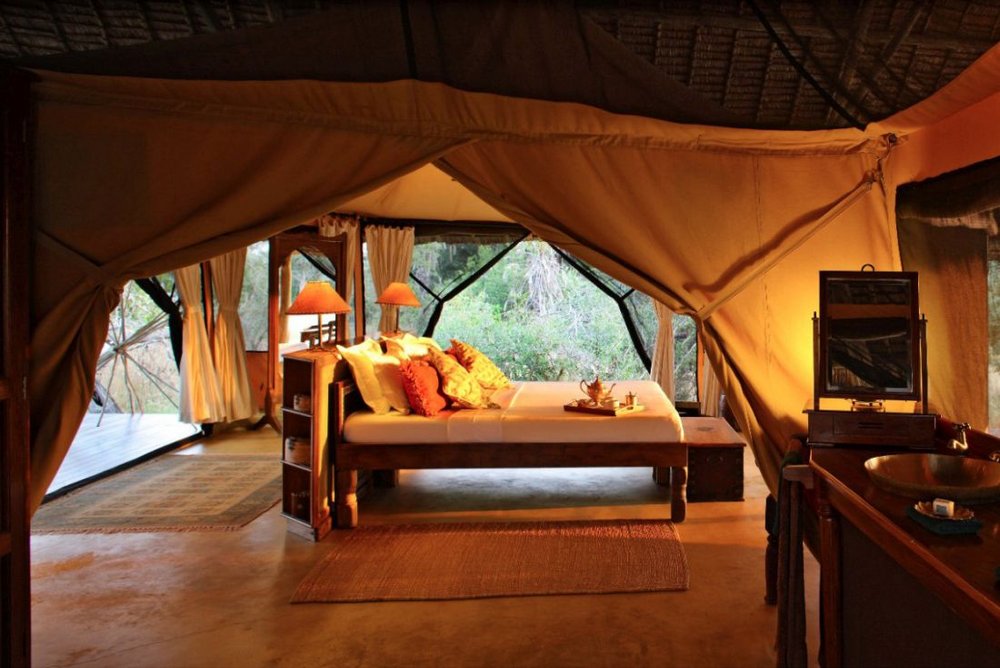 Luxuszelt mit Bett, Siwandu Camp, Selous Game Reserve, Tansania Rundreise