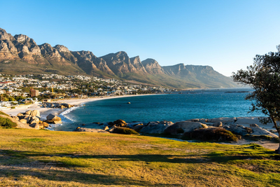 Camps Bay Beach, Blick auf Zwölf Apostel, Kapstadt