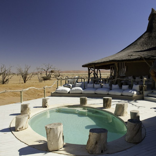 Pool Little Kulala Lodge, Namibia Luxusreise, Namibwüste 