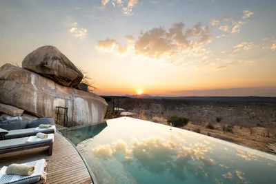 © Jabali Ridge Lodge | Infinity Pool und Ausblick auf Ruaha Nationalpark
