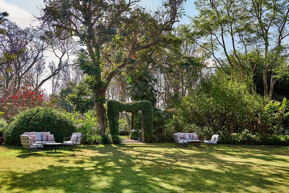 Garten, Legendary Lodge, Arusha, Tansania Rundreise