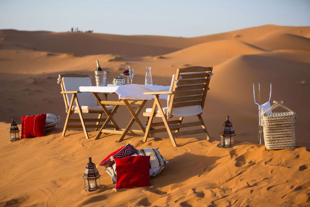Privatreise Marokko, Romantisches Dinner, Merzouga Desert Luxury Camp, Erg Chebi Wüste, Marokko