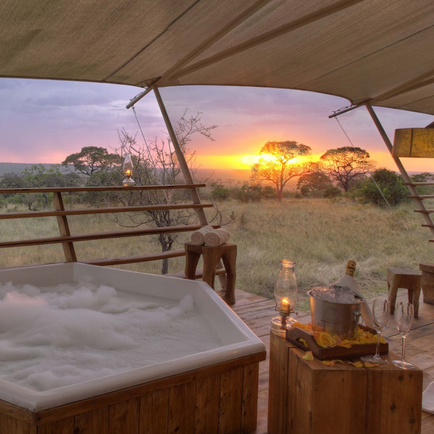 Rundreise Tansania, Privater Jacuzzi, Serengeti Bushtops Camp, Tansania Safari