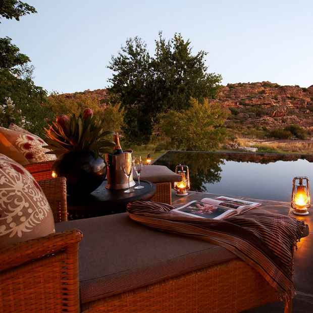 Privatreise Südafrika, Pool, Sonnenuntergang, Bushmans Kloof & Spa, Cedarberg Region, Südafrika