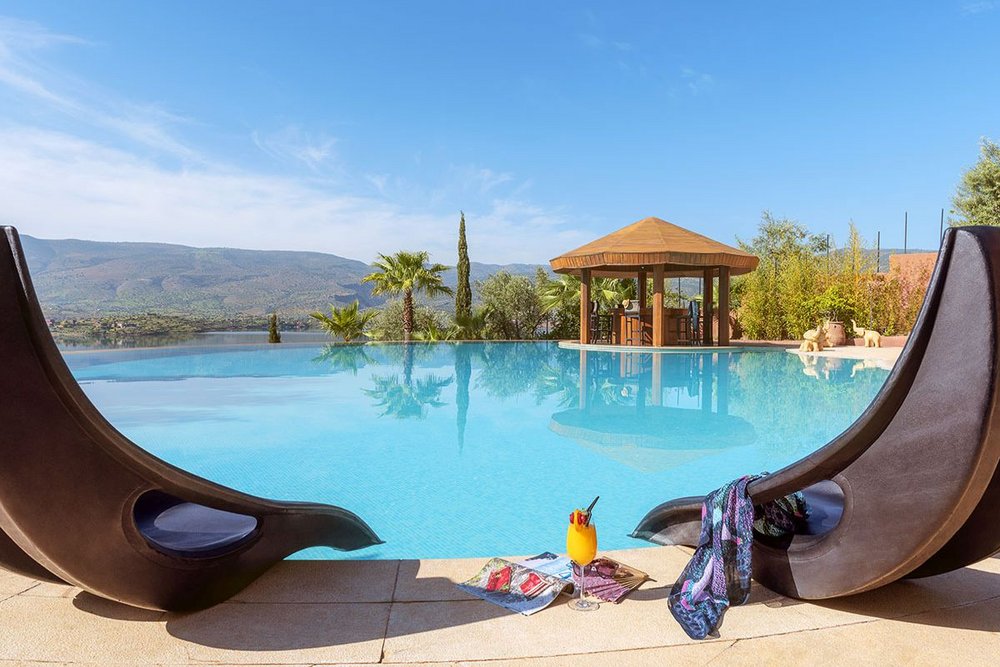 Rundreise Marokko, Pool mit Liegen, Widiane Suites & Spa, Bin El Ouidane See, Marokko
