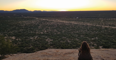 Sonnenuntergang an der Erongo Wilderness Lodge, Namibia Reisen