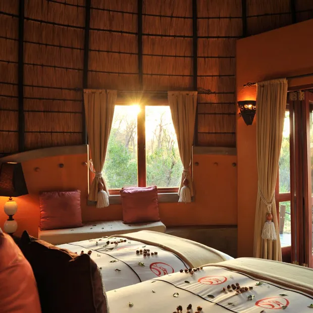 Individualreise Südafrika, Schlafzimmer mit Ausblick, Lukimbi Safari Lodge, Krüger Nationalpark, Südafrika