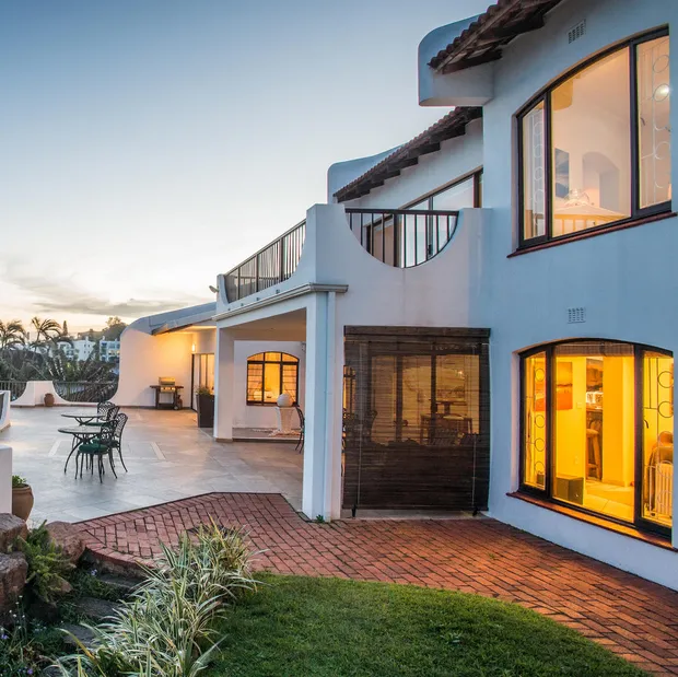 Luxusreise Südafrika, Lalaria Lodge bei Nacht, Durban, Südafrika