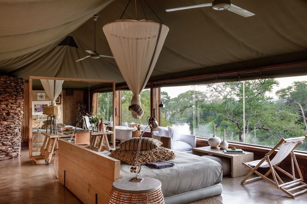 Rundreise Tansania, Luxus-Schlafzimmer, Singita Faru Faru Lodge, Grumeti Game Reserve, Tansania Safari