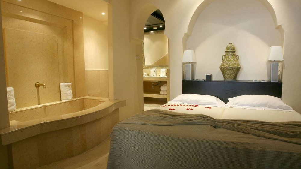 Luxusreise Marokko, Schlafzimmer mit Bad, Les Jardins de la Koutoubia, Marrakesch, Marokko