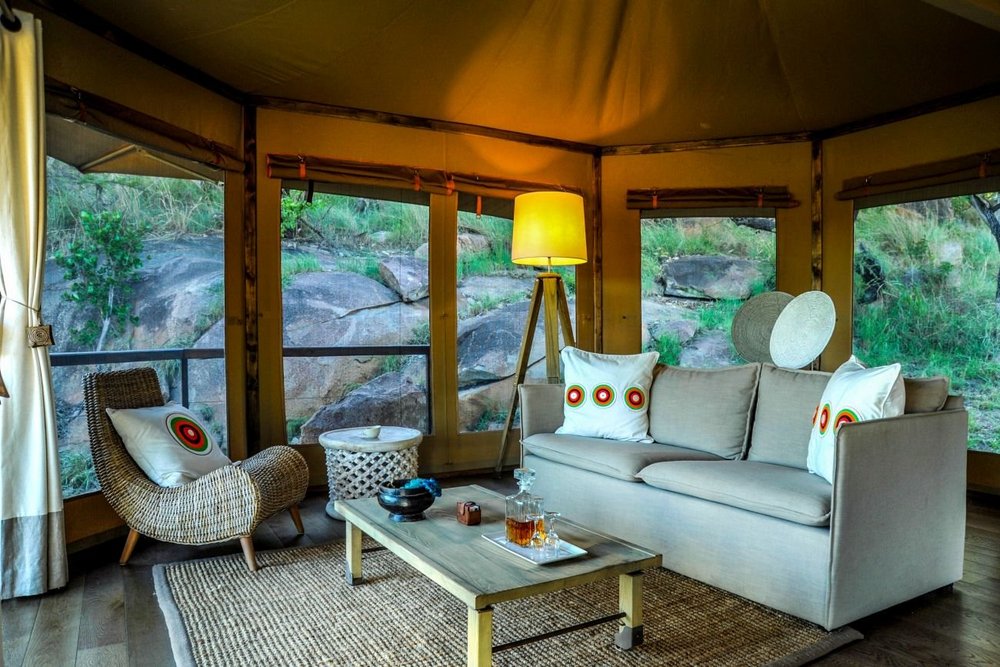 Luxusreise Tansania, Wohnbereich, Lemala Kuria Hills Lodge, Serengeti, Tansania Safari