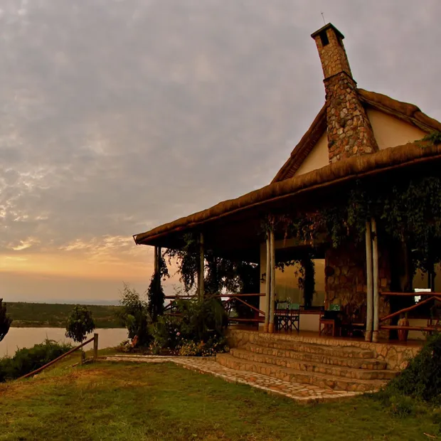 Individualreise Uganda, Terrasse beim Sonnenuntergang, Mweya Safari Lodge, Queen Elizabeth National Park, Uganda