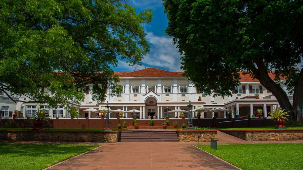 Außenansicht The Victoria Falls Hotel, Simbabwe Rundreise, Harare 