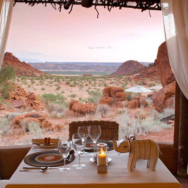 Restaurant Mowani Mountain Camp, Luxusreise Namibia 