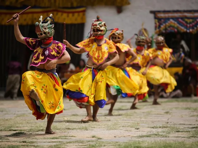 Traditionelle Tänzer, Bhutan Reisen, Asien Special Tours