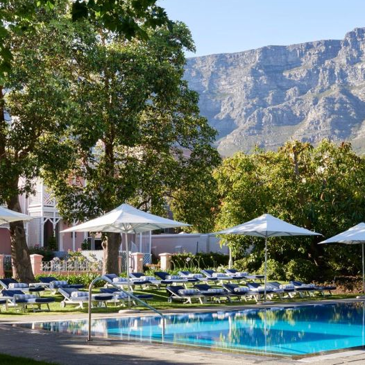 großer Garten mit Pool, Belmond Mount Nelson Hotel, Südafrika Rundreise 