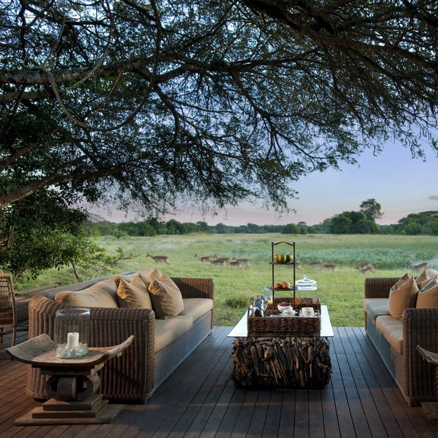 Safari Südafrika, Terrasse, &Beyond Phinda Vlei Lodge, Südafrika