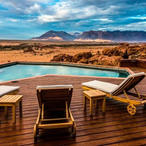 Pool der Sorris Sorris Lodge, Namibia Rundreise 