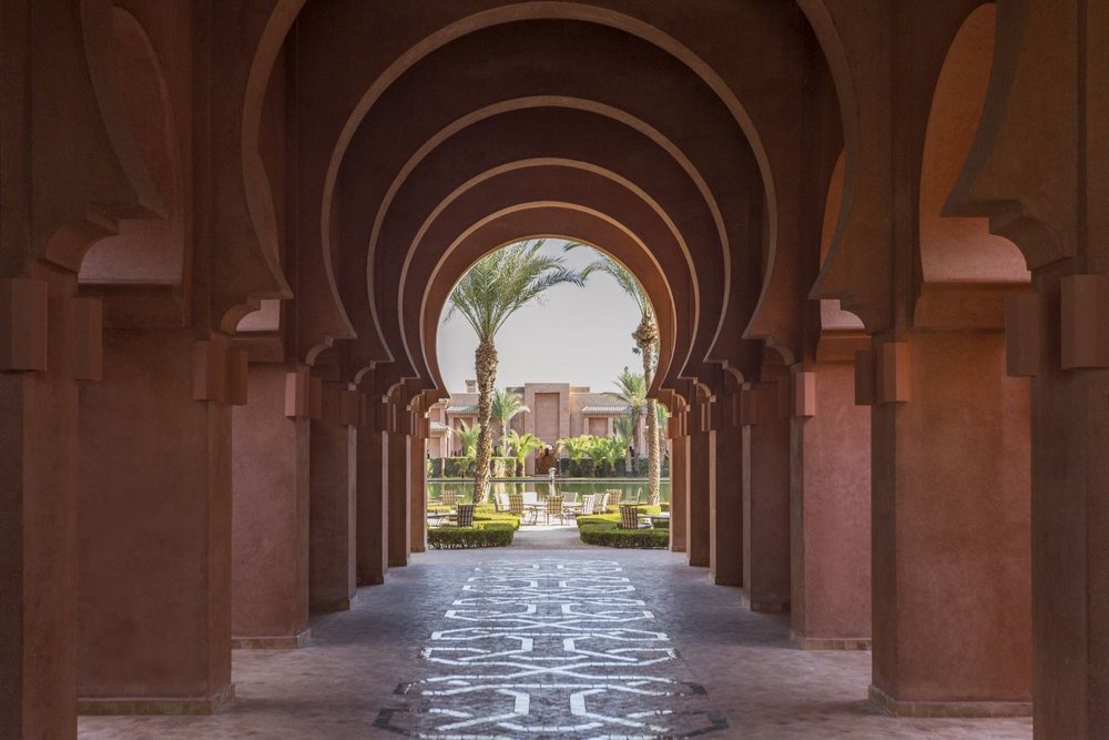 Privatreise Marokko ,Säulengang, Amanjena Luxury Resort, Marrakesch, Marokko